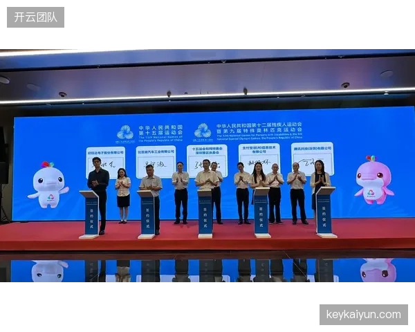 实现赛事的碳中和成本高昂，这笔费用应该由主办方、赞助商，还是通过更高的票价转嫁给现场观众？